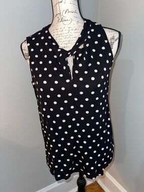 NWOT Sleeveless Black and White Polka Dot Tie-Neck Camisole (Size Medium)